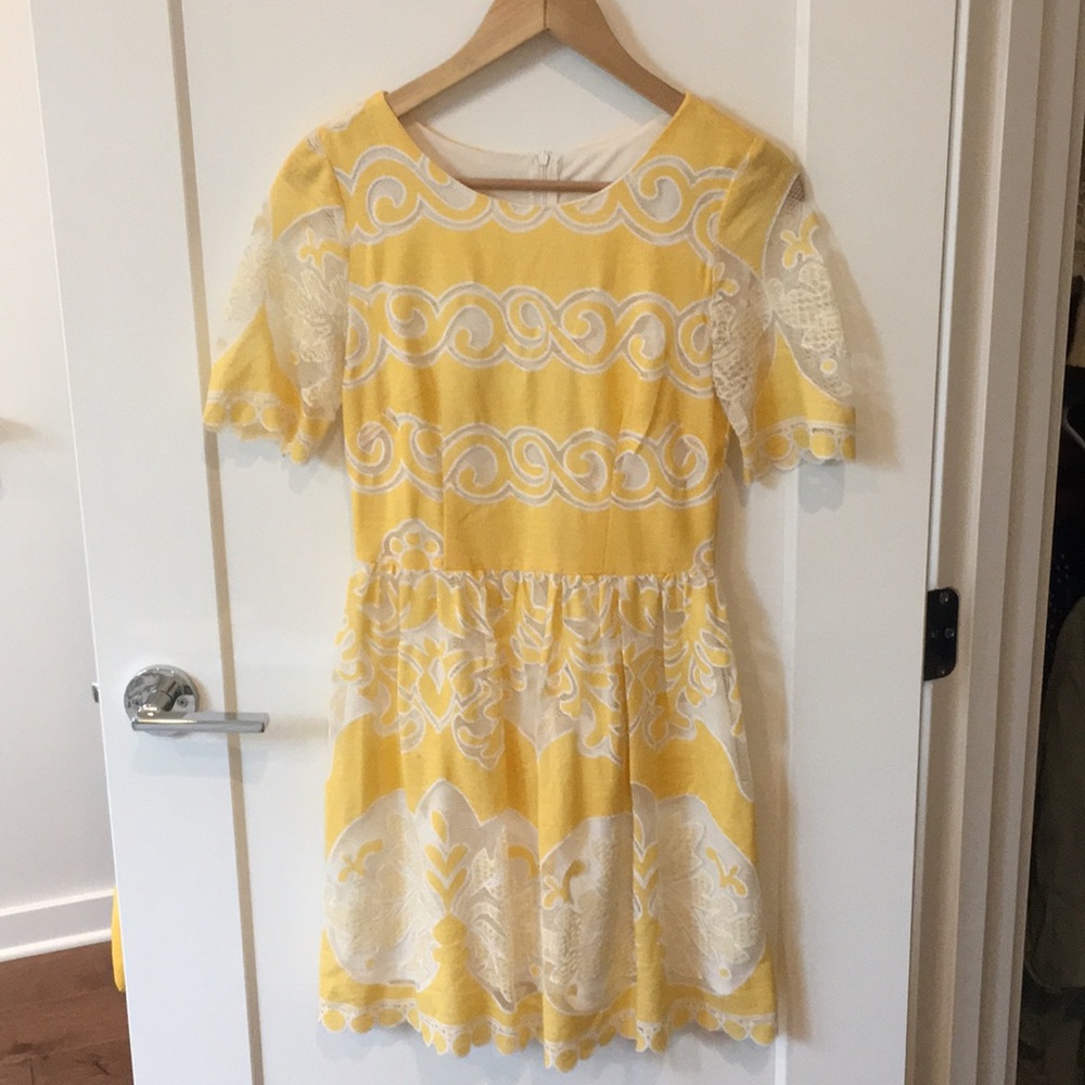 Ray of sunshine lace dress 💛